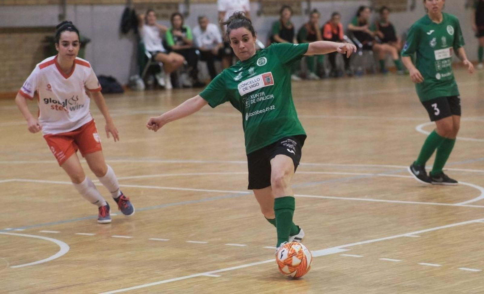 Una nueva victoria del equipo verde le mantiene en lo alto de la tabla.