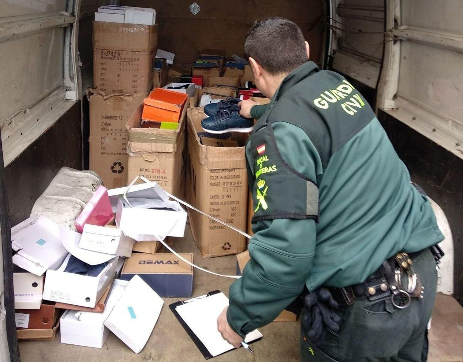 El operativo fue llevado a cabo por agentes de la patrulla Fiscal y de Fronteras de la Guardia Civil.