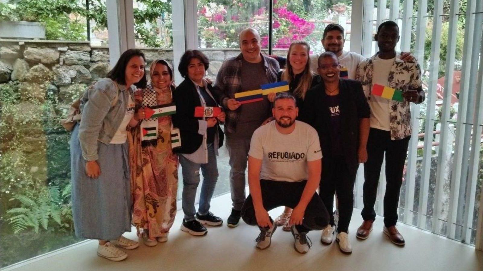 Seis refugiados y tres miembros de Accem.