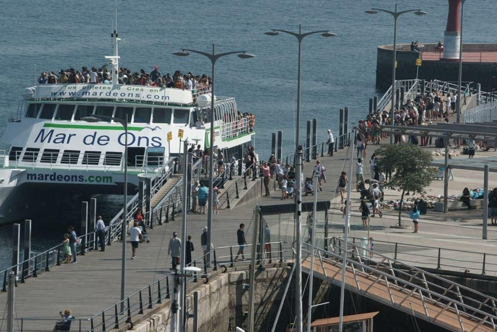 El éxito de la campaña veraniega se nota en las Cíes: ayer, todo vendido.