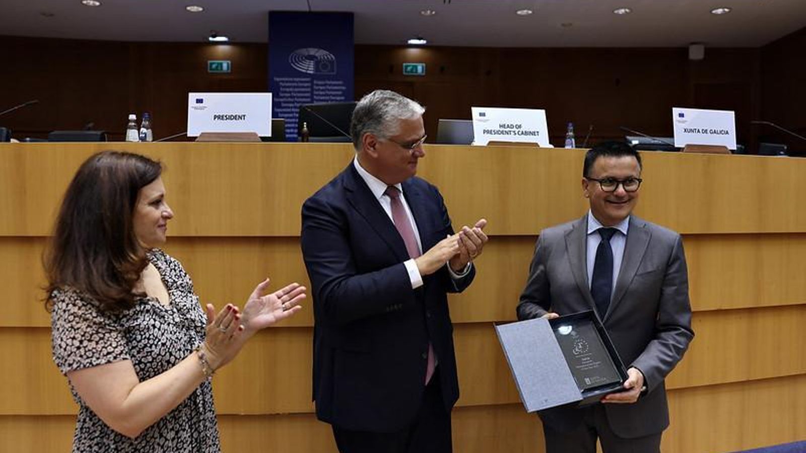 González recoge el premio en Bruselas