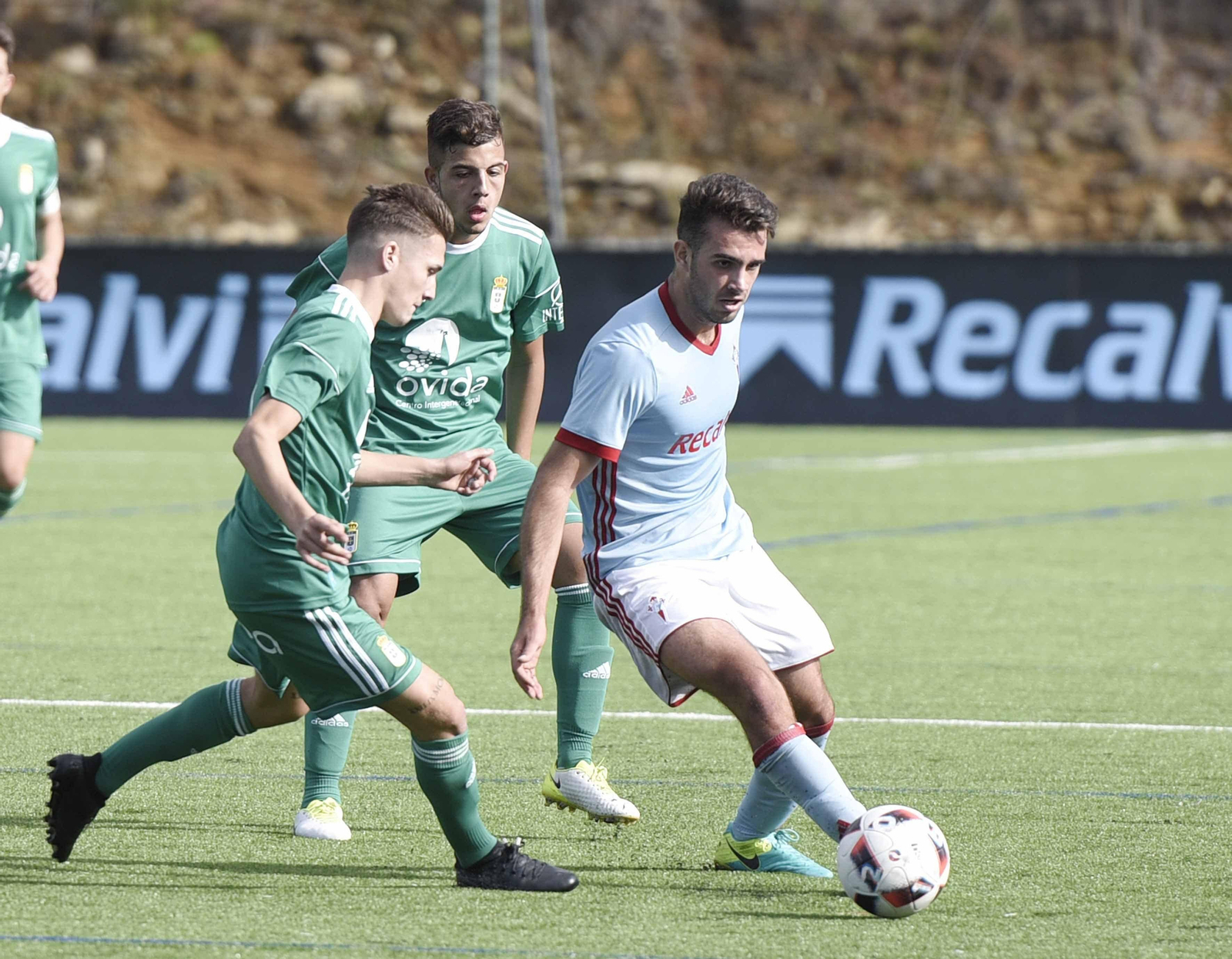 Un lance del partido de la primera vuelta disputado en A Madroa.