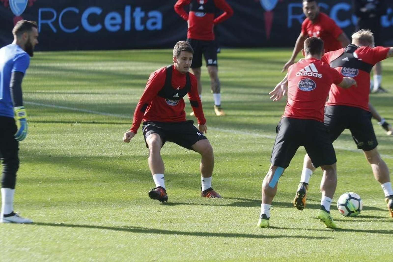 Radoja ya entrenó ayer con el grupo y hoy podría recibir el alta, pero Unzué no cuenta con él para el choque.