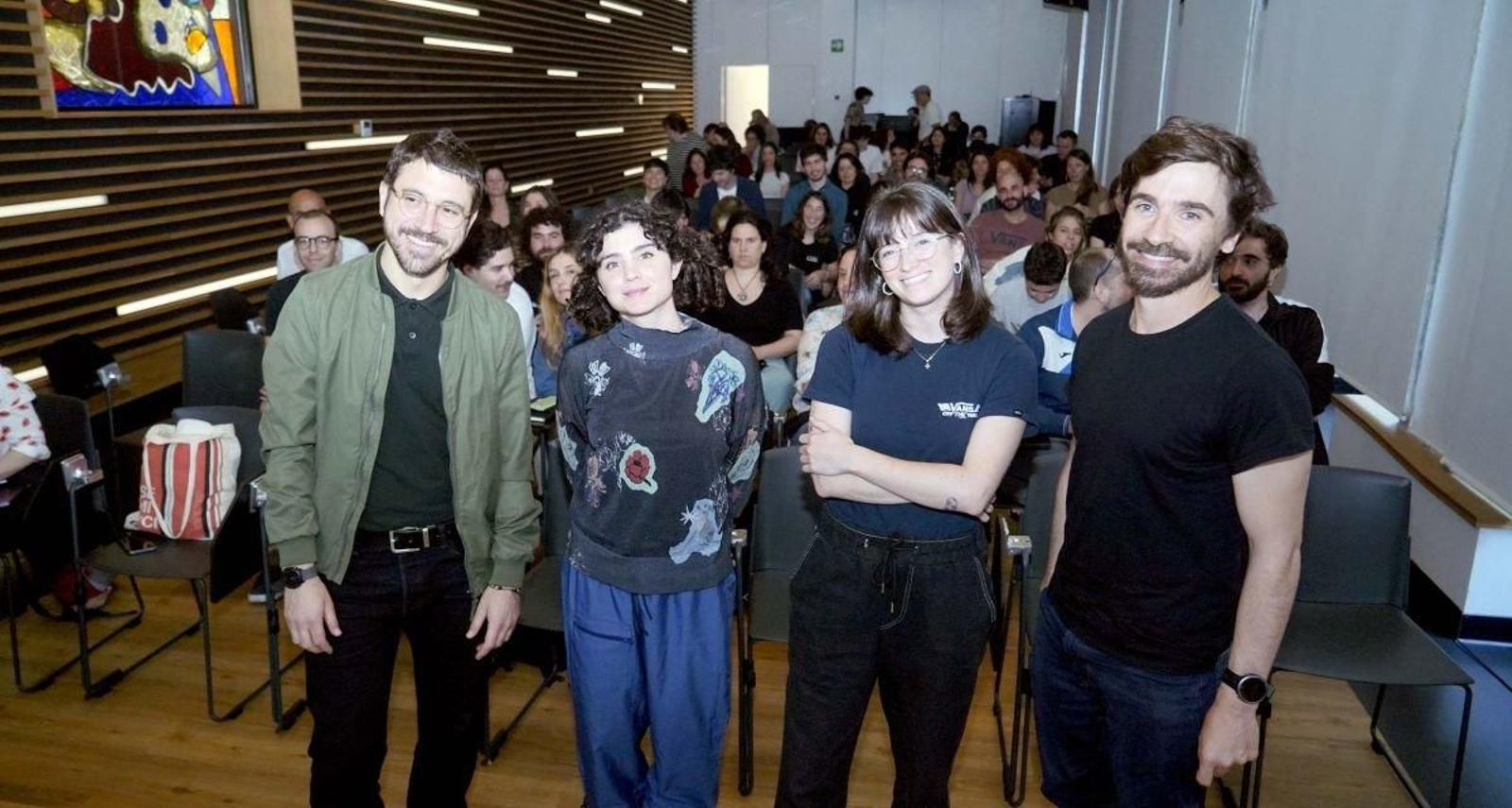 Lucía Estévez (tercera por la derecha) es la viguesa participantes en la residencia Rueda de la Academia de Cine, junto a  Ignacio Acconcia, Olivia Delcán y Alejandro Pérez, ayer en la proyección.