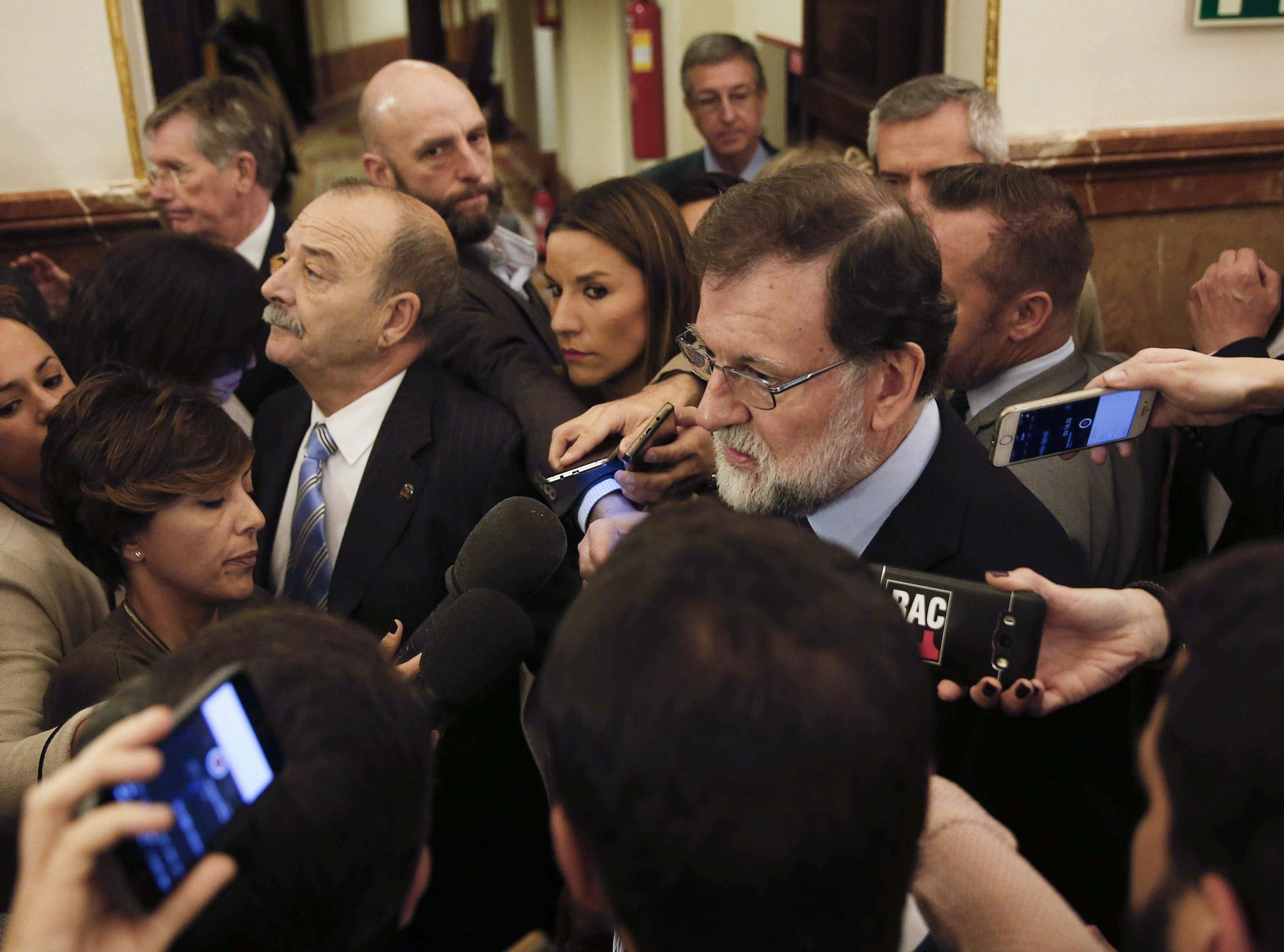 Mariano Rajoy atiende a los medios tras la última sesión de control al Ejecutivo en el Congreso.