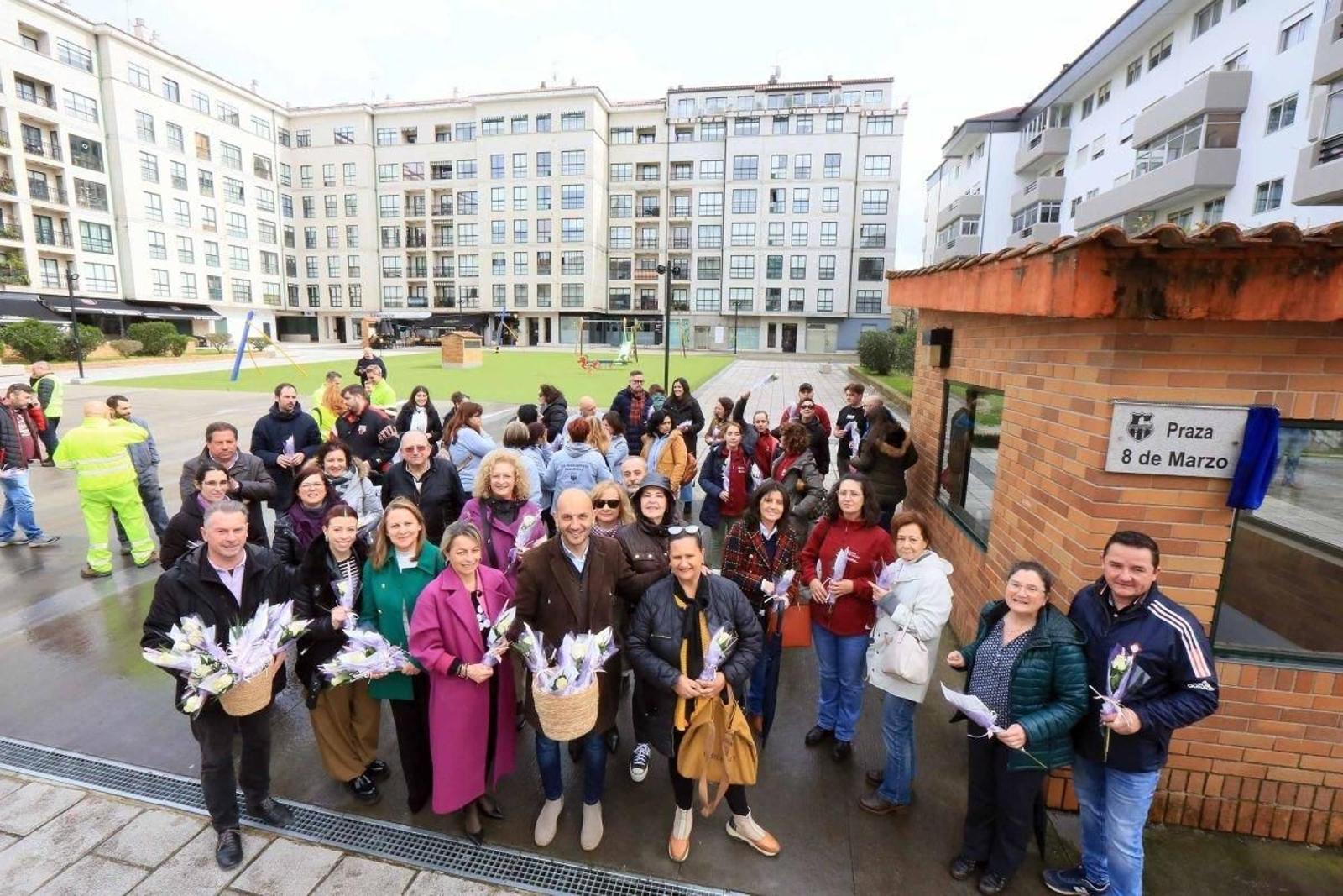 Inauguración de la Plaza 8 de Marzo, ayer en O Porirño.