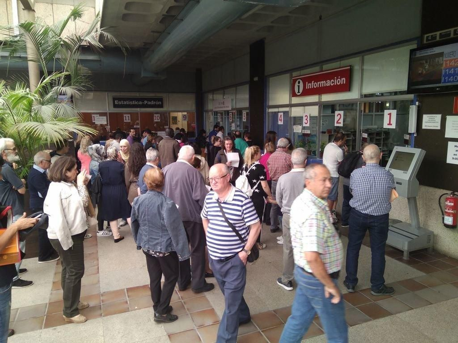 El INE obliga ahora que los extranjeros confirmen su residencia para mantenerlos en el padrón.