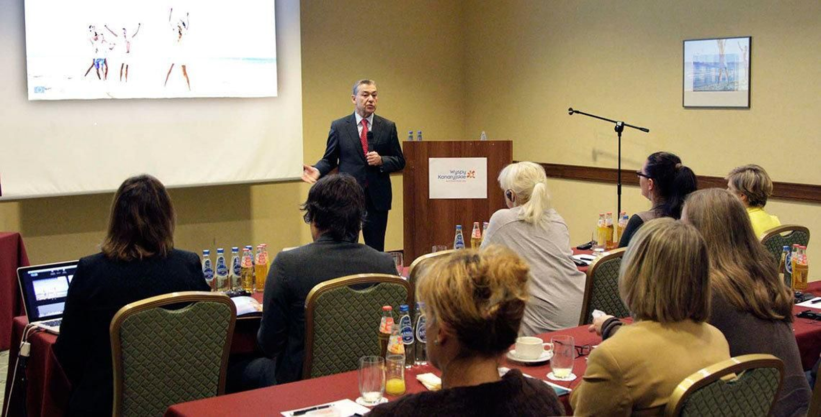 El presidente de Canarias, Paulino Rivero, en Varsovia