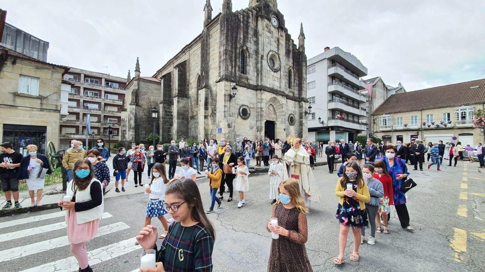 Un Corpus diferente sin fieles en Ponteareas