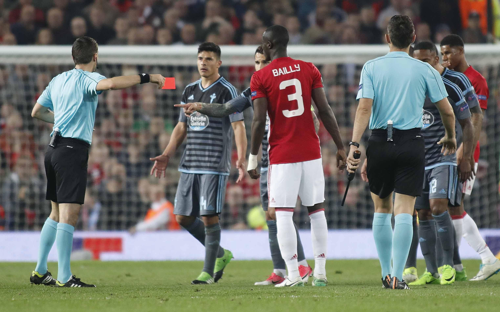 Las mejores imágenes del partido de vuelta entre Manchester United y Celta (1-1). // J.V. Landín