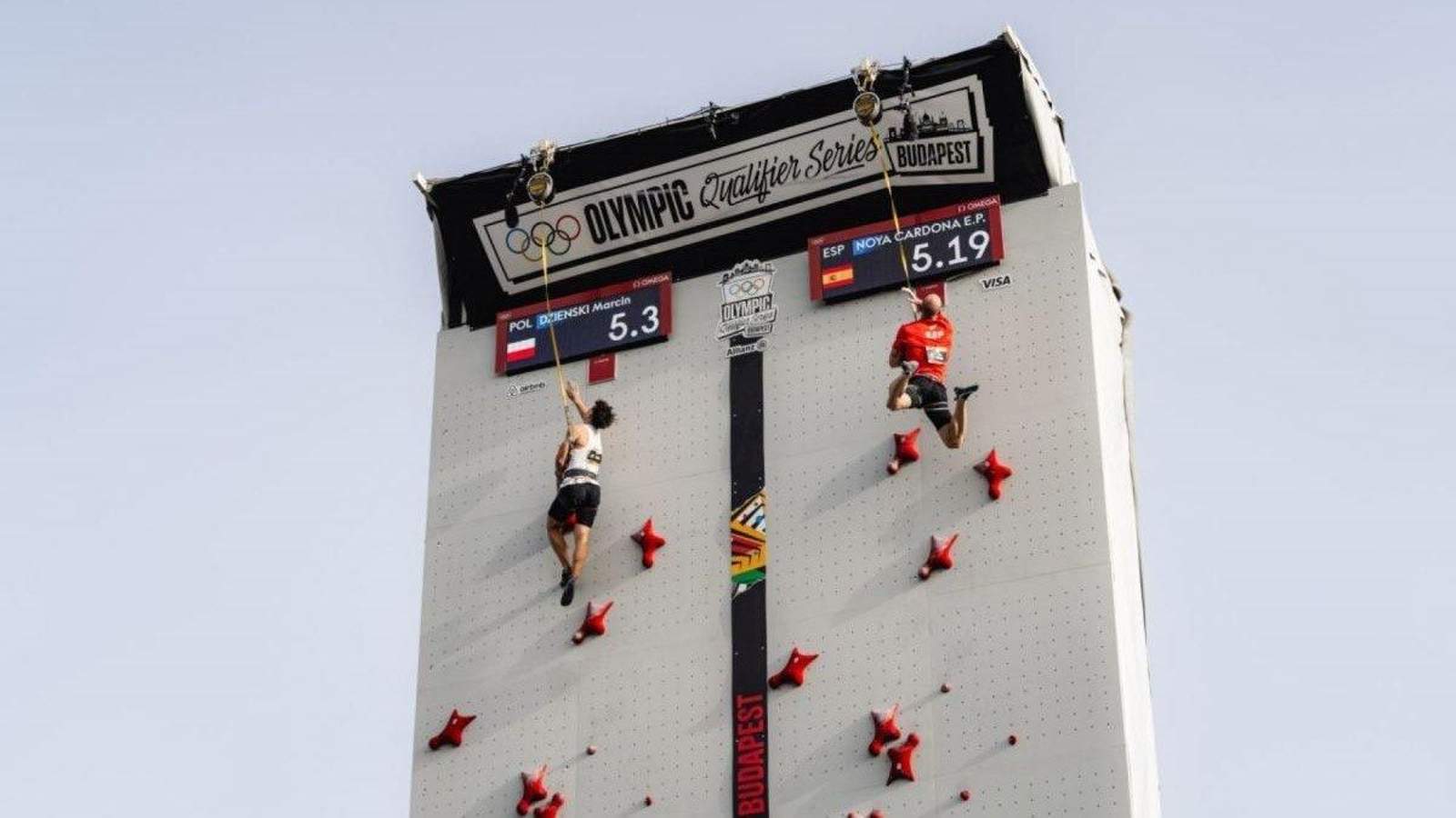 El escalador miñoto, instantes después de batir su propio récord.