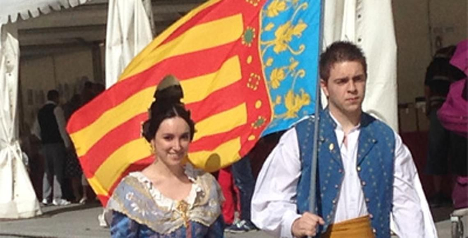 Miembros de la Casa de Valencia en Valladolid, durante el festejo.
