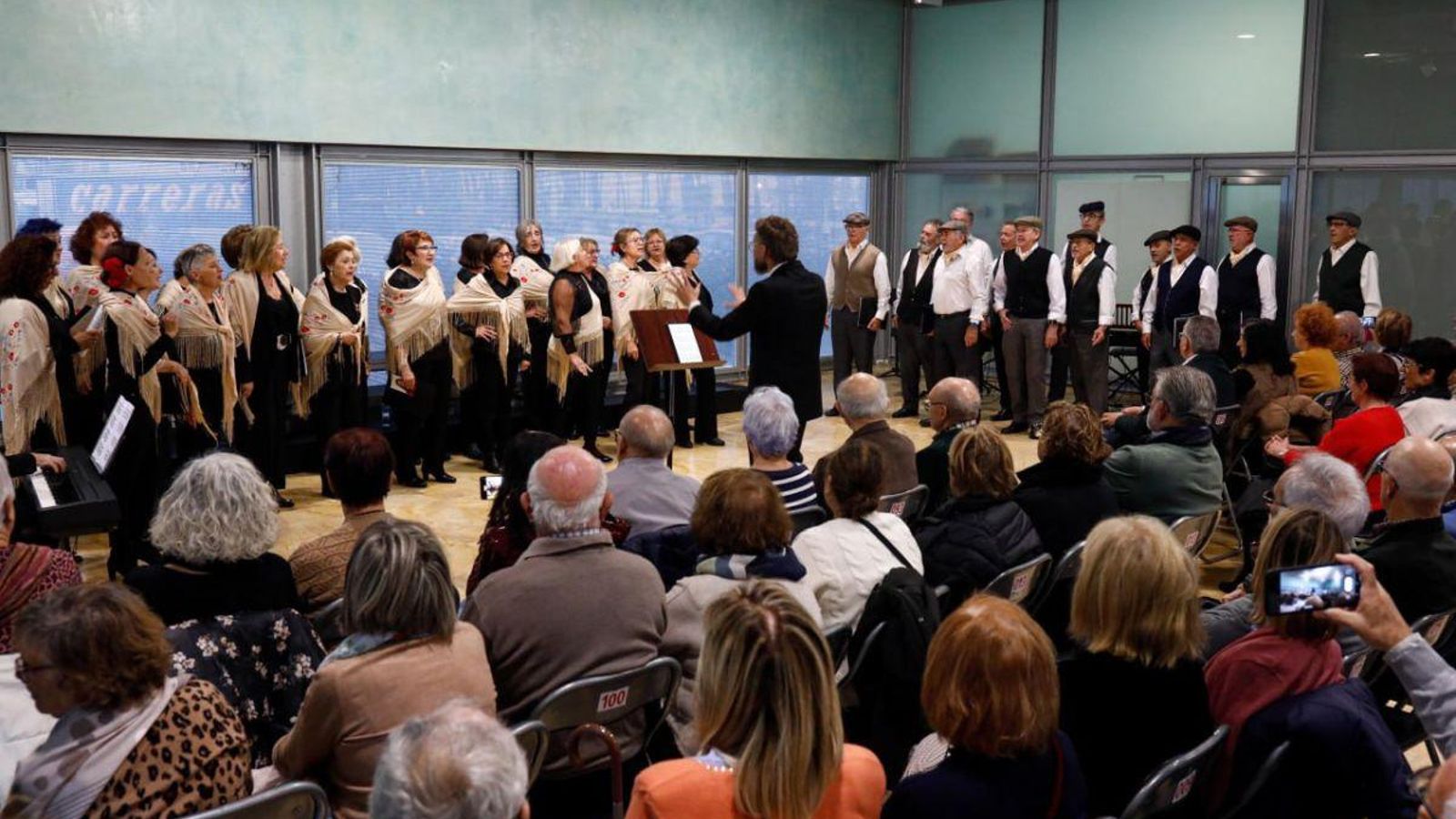 Las corales actuaron en el Verbum.