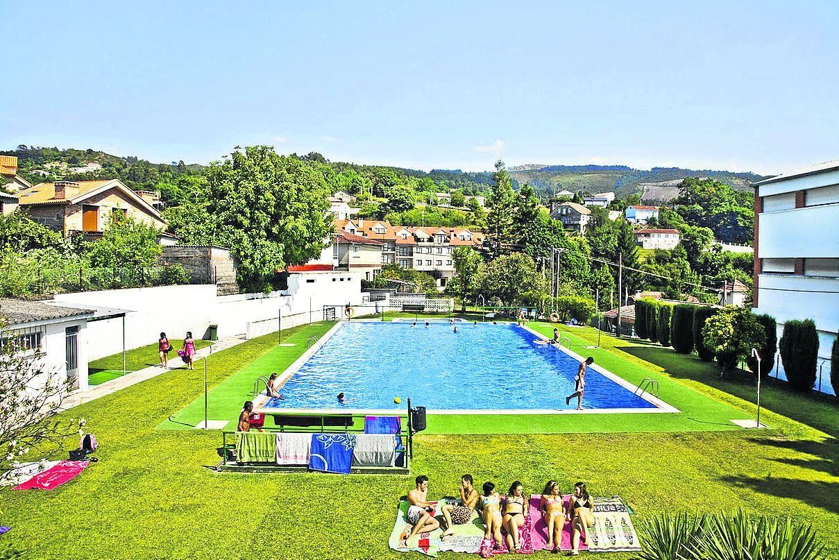 Piscina municipal de Covelo solo con entrada para los vecinos del municipio