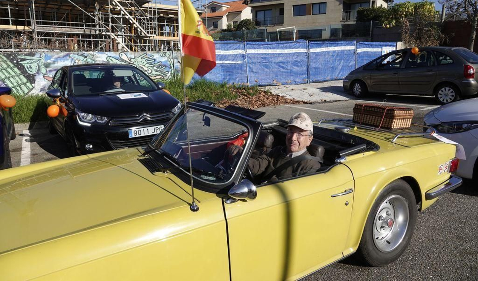 Centenares de coches recorren Vigo en protesta contra la reforma educativa5