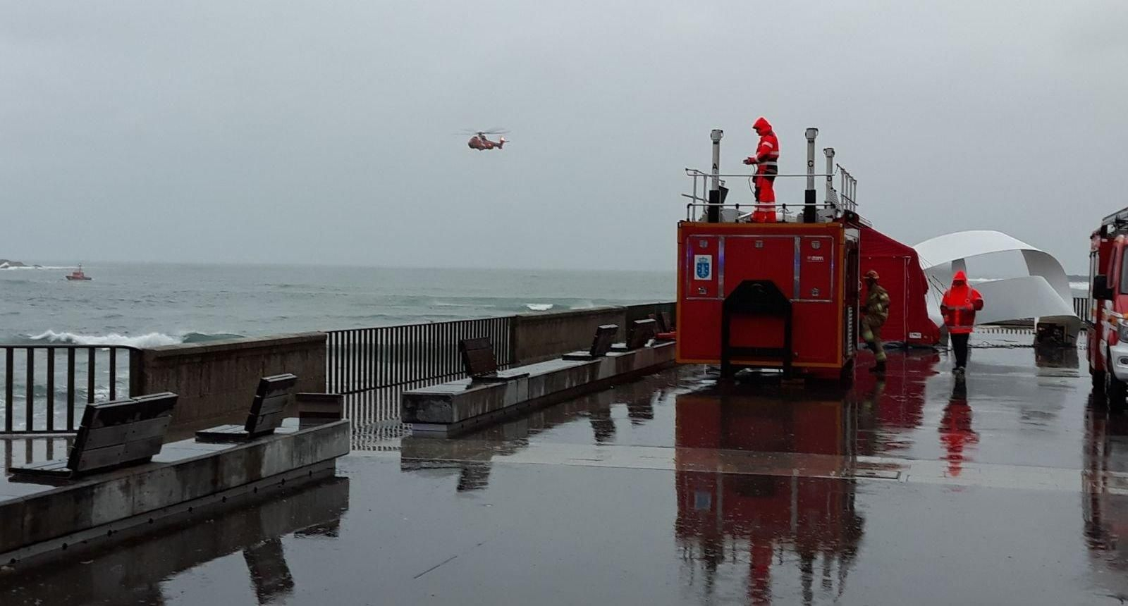 Amplio búsqueda en la playa de Riazor