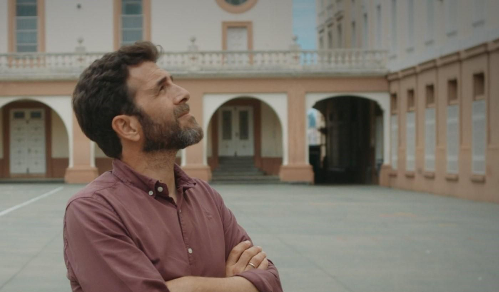 Gonzo en el colegio de Jesuitas de Vigo en el que estudió. // Salvados