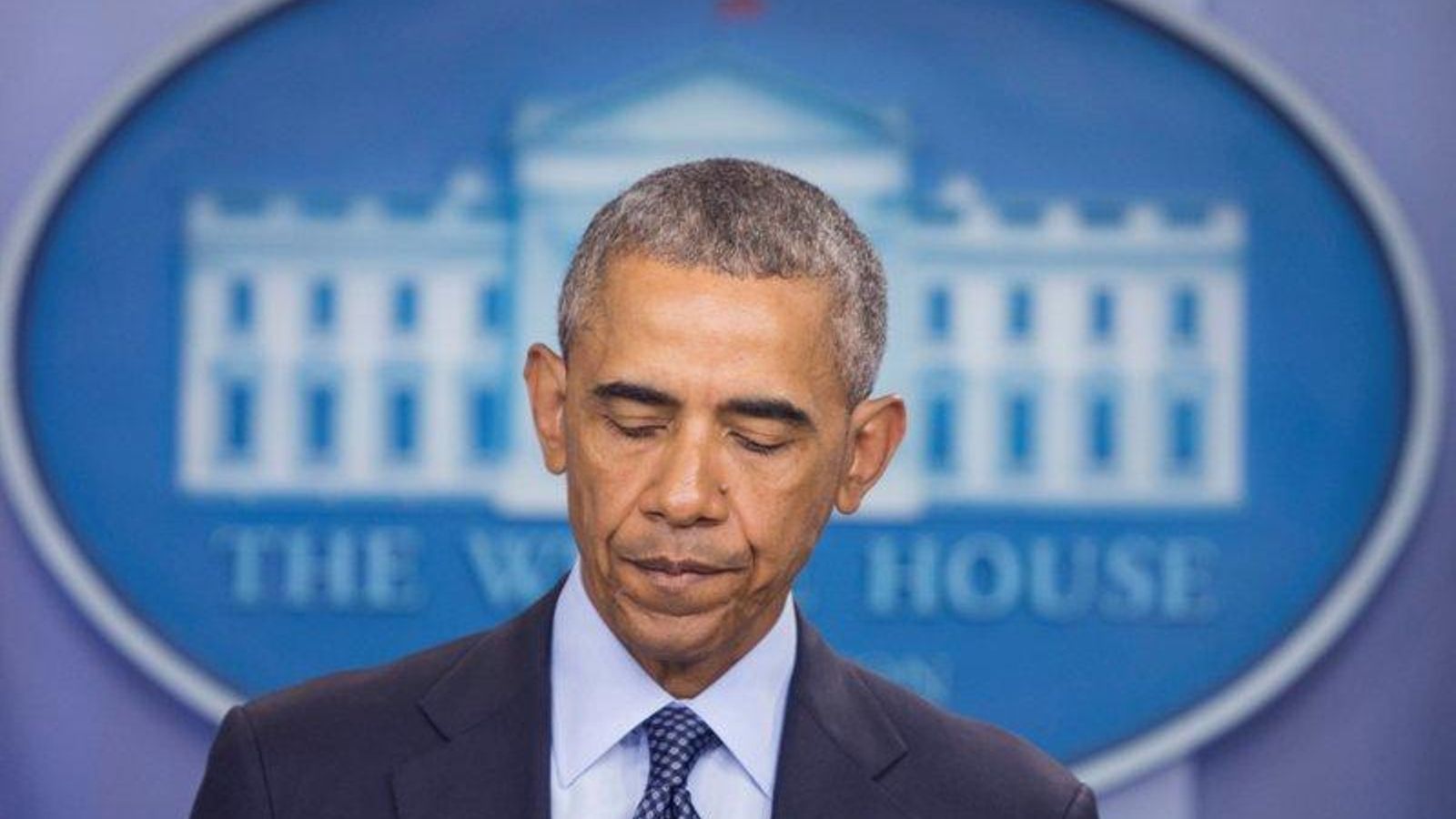 Un Obama apesadumbrado se dirige a los estadounidenses.