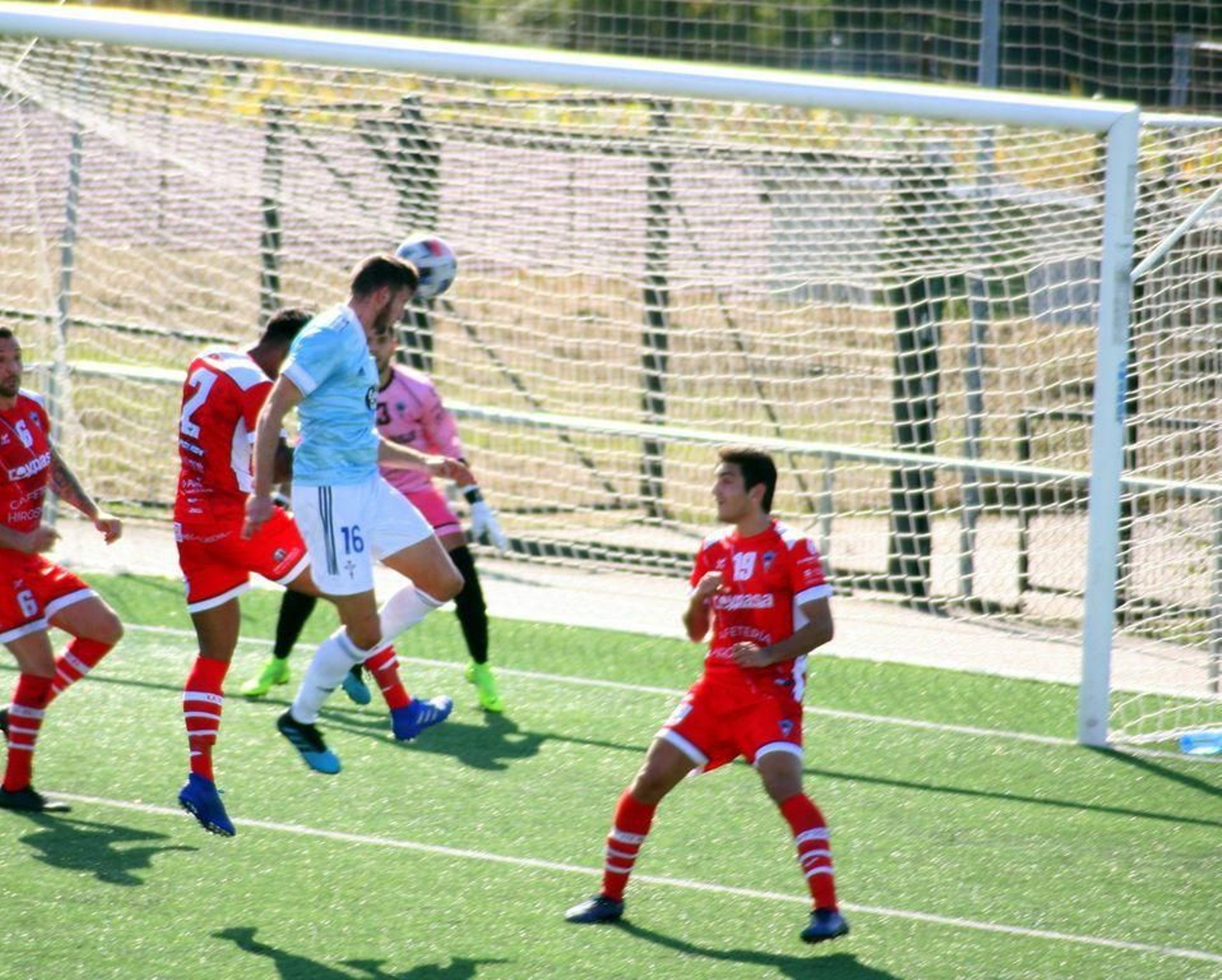 Markel Lozano firmó el primer gol celeste de cabeza en un córner.