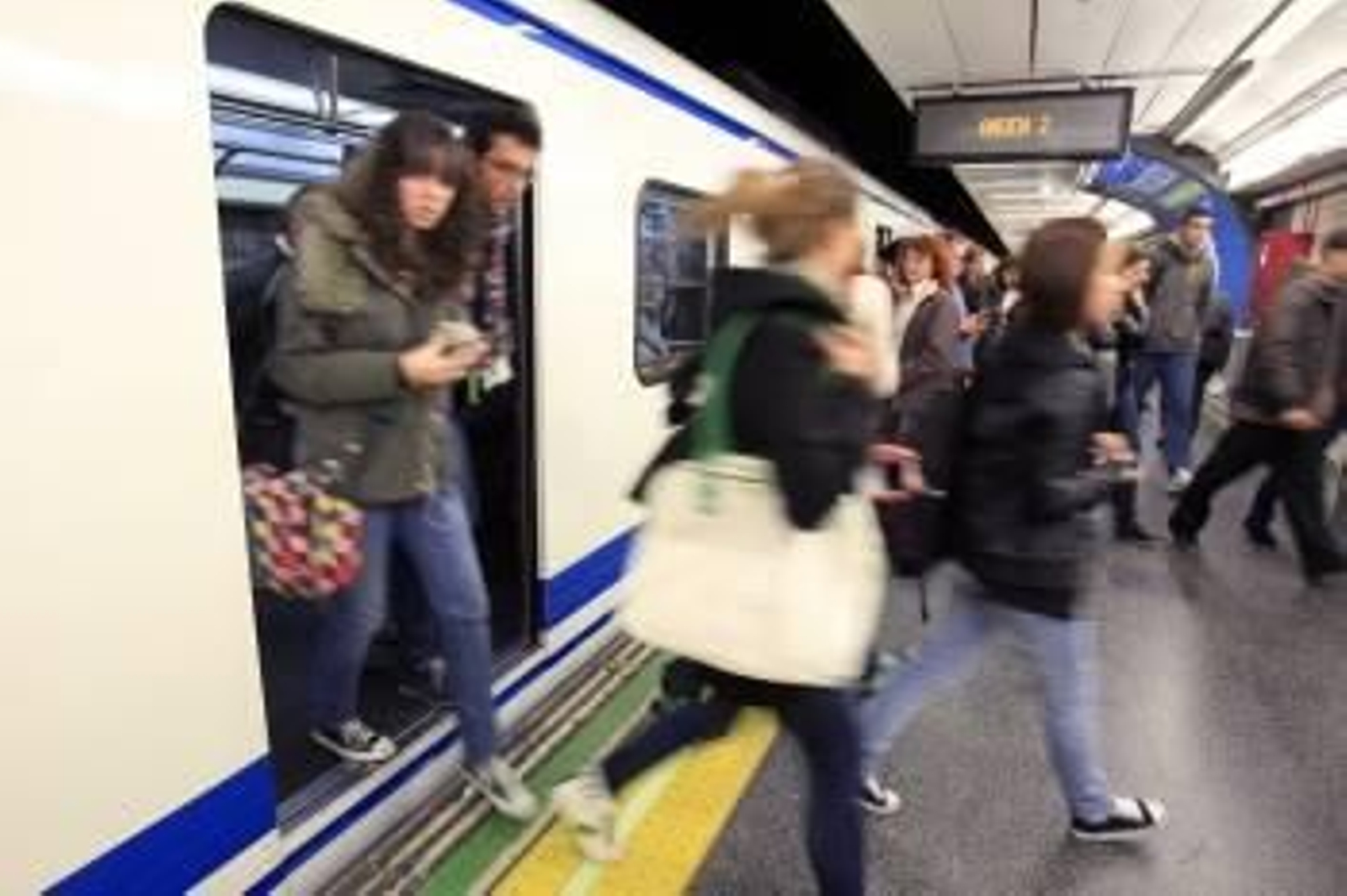 Imagen del Metro madrileño captada poco después del sabotaje. (Foto: G. CUEVAS)