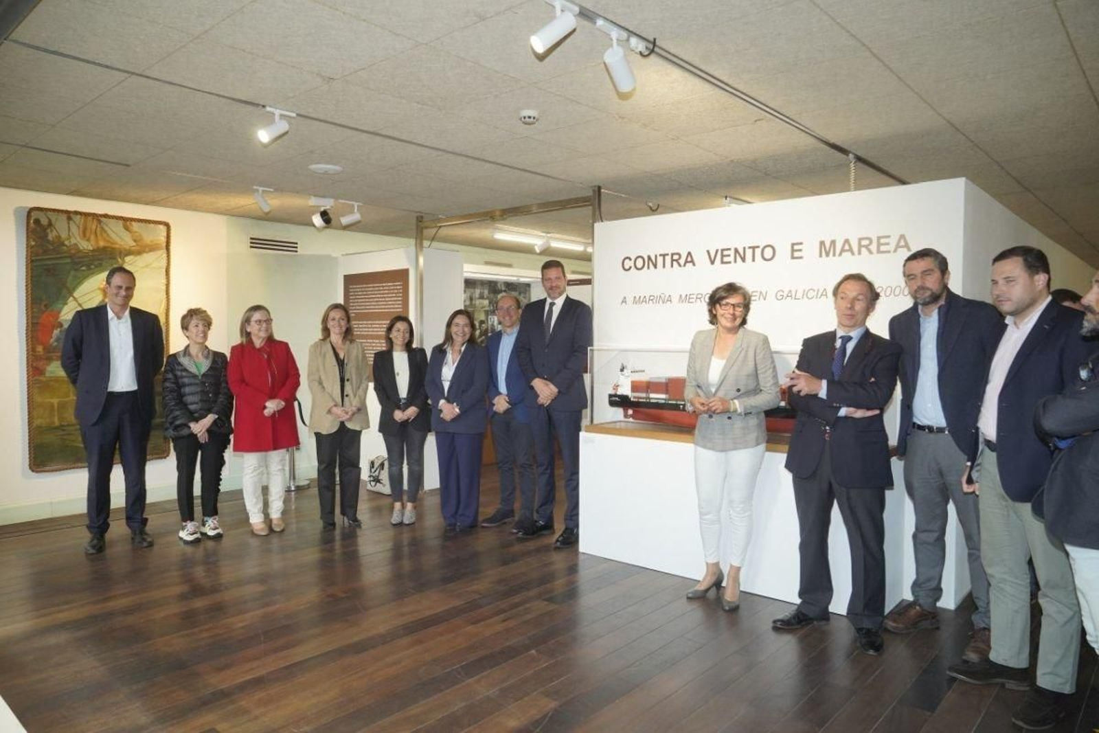 El nuevo conselleiro de Cultura asistió a la inauguración.