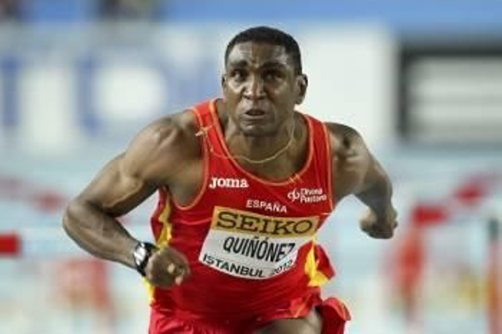 Quiñónez, durante una de las series de los 60 vallas. (Foto: VALDRIN XHEMAJ)