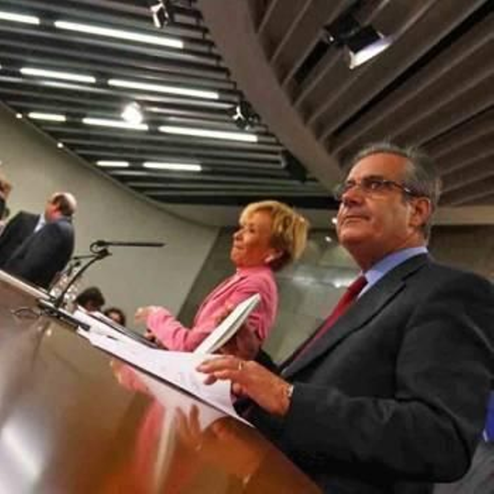 El ministro de Trabajo, Celestino Corbacho y la vicepresidenta primera del Gobierno, María Teresa Fernández de la Vega