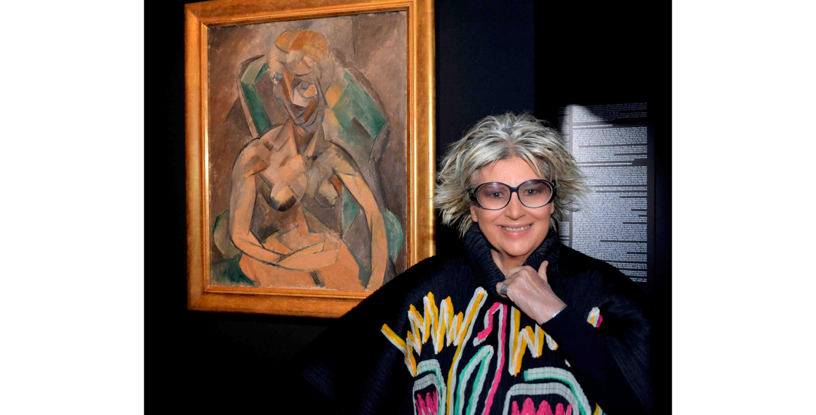 Alda Fendi posa delante del cuadro "Mujer joven", el retrato cubista que Pablo Picasso realizó en 1909 a su amante Fernande Olivier y que ha llegado a Roma prestado por el Hermitage de San Petersburgo EFE/ Pavel Demidov / Galería Rhinoceros