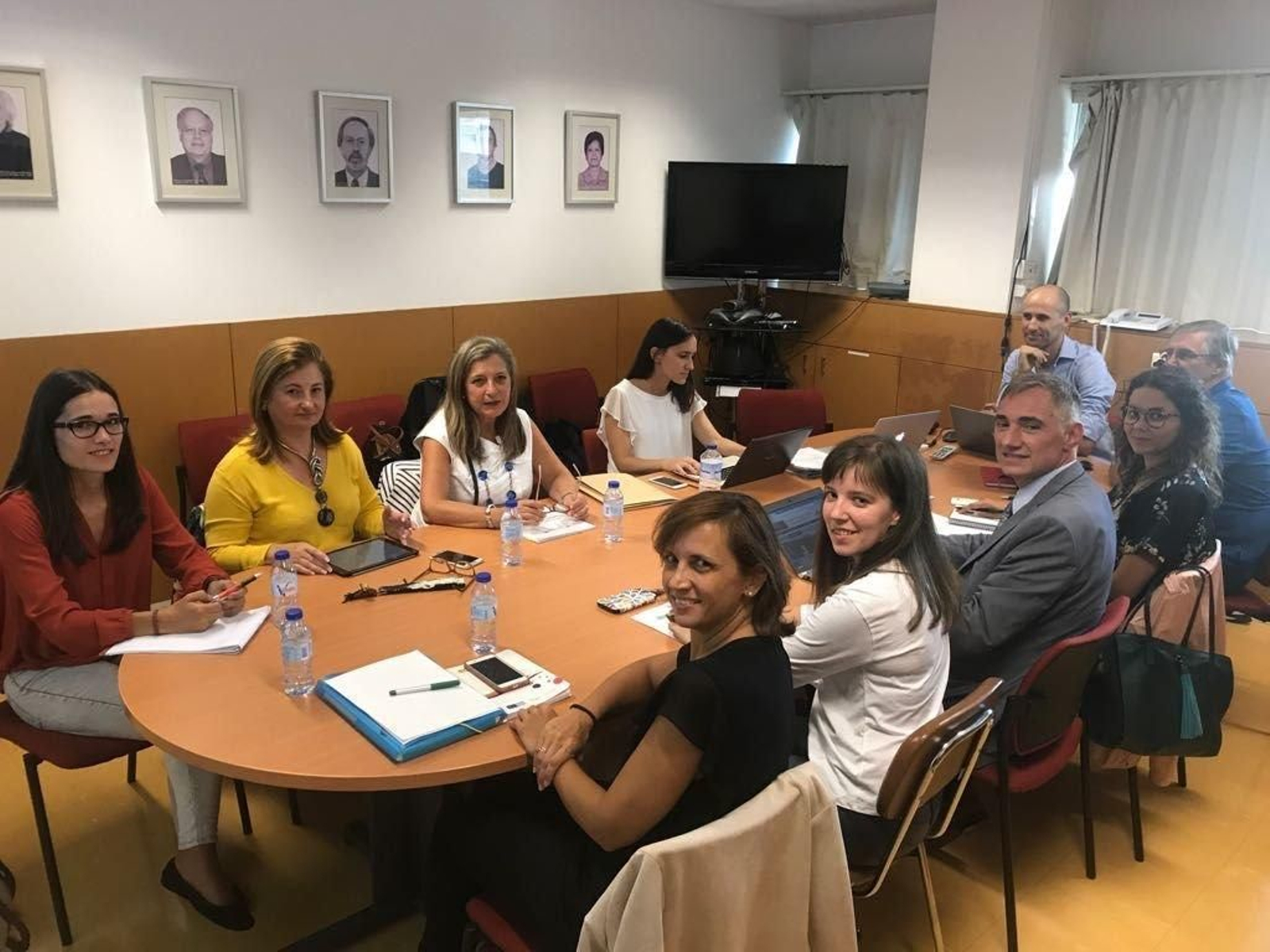 La delegada de Zona Franca, Teresa Pedrosa, en la reunión de trabajo en Braga.