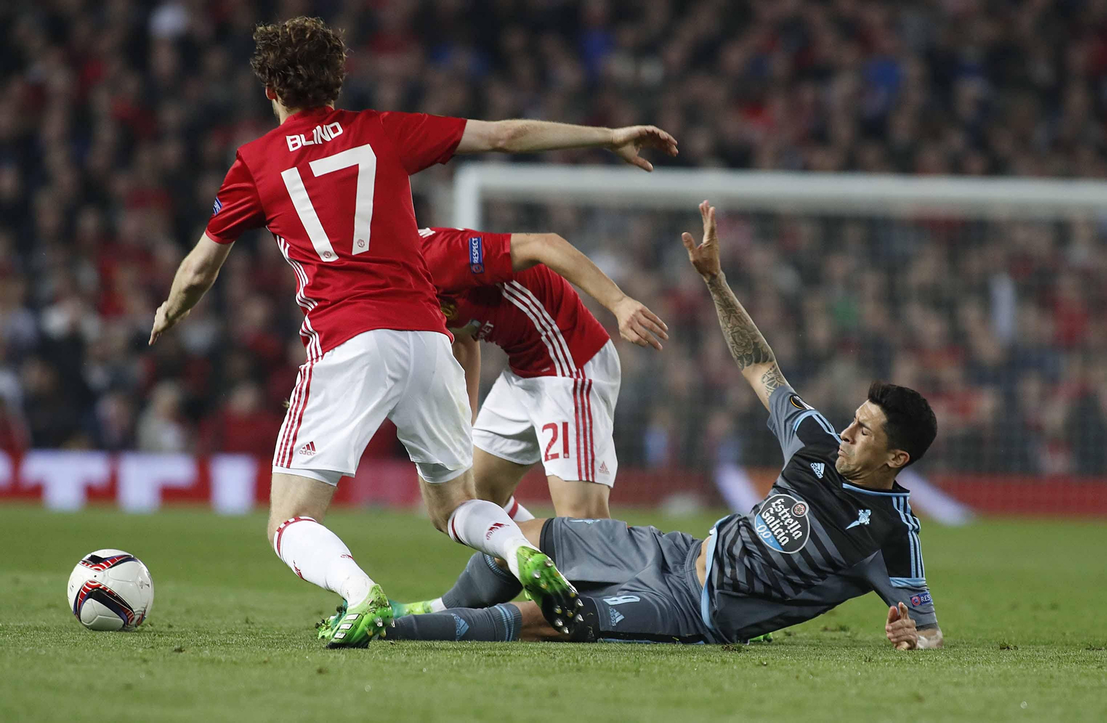 Las mejores imágenes del partido de vuelta entre Manchester United y Celta (1-1). // J.V. Landín