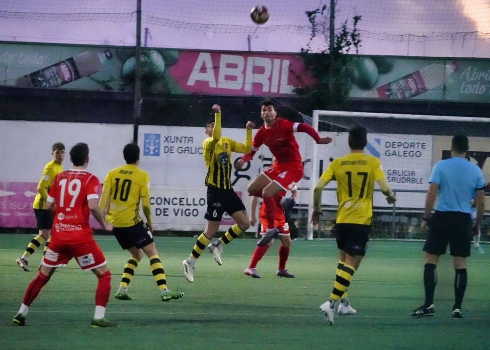 Las disputas, como esta entre Kopa y Sanmartín, fueron constantes.