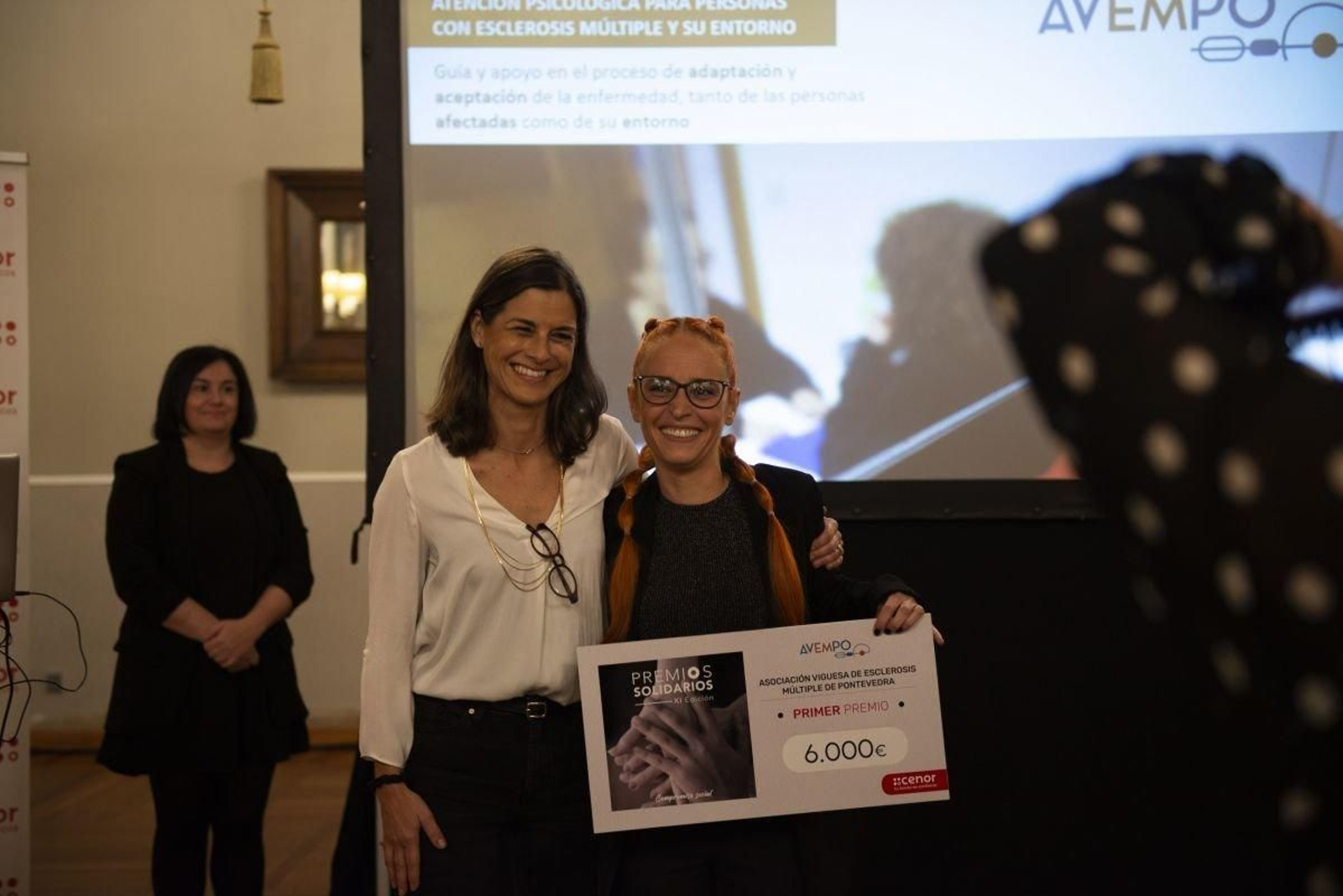 Andrea Soliño y Lara González, trabajadora social y presidenta de Avempo.