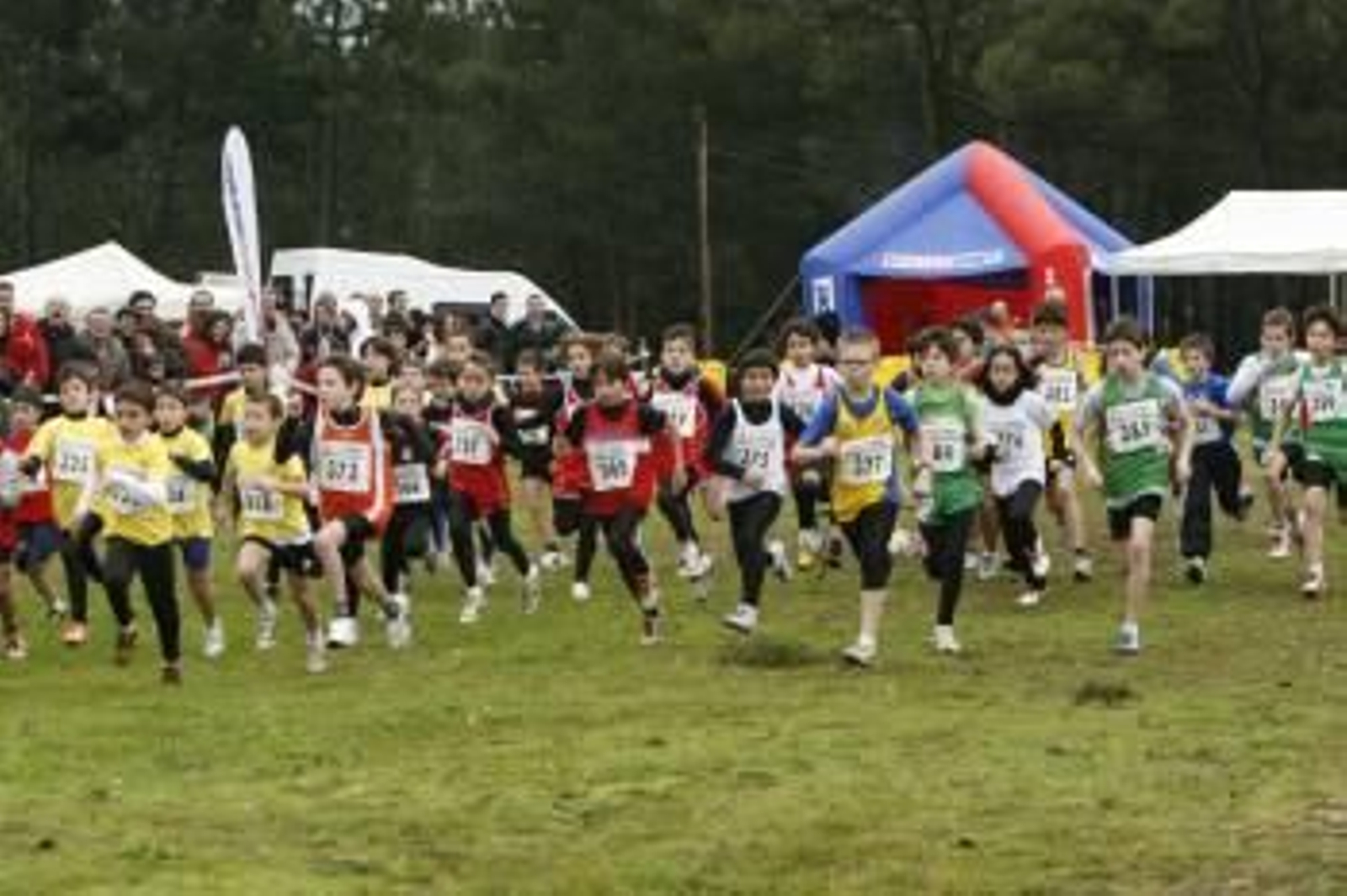 Salida de una de las carreras la pasada edición. (Foto: MIGUEL ÁNGEL)