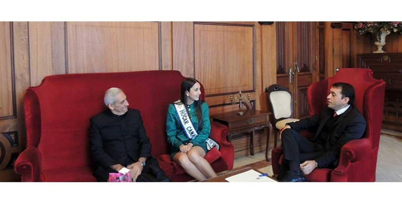 La reina venezolana se reunió con el alcalde de Santa Cruz de Tenerife.