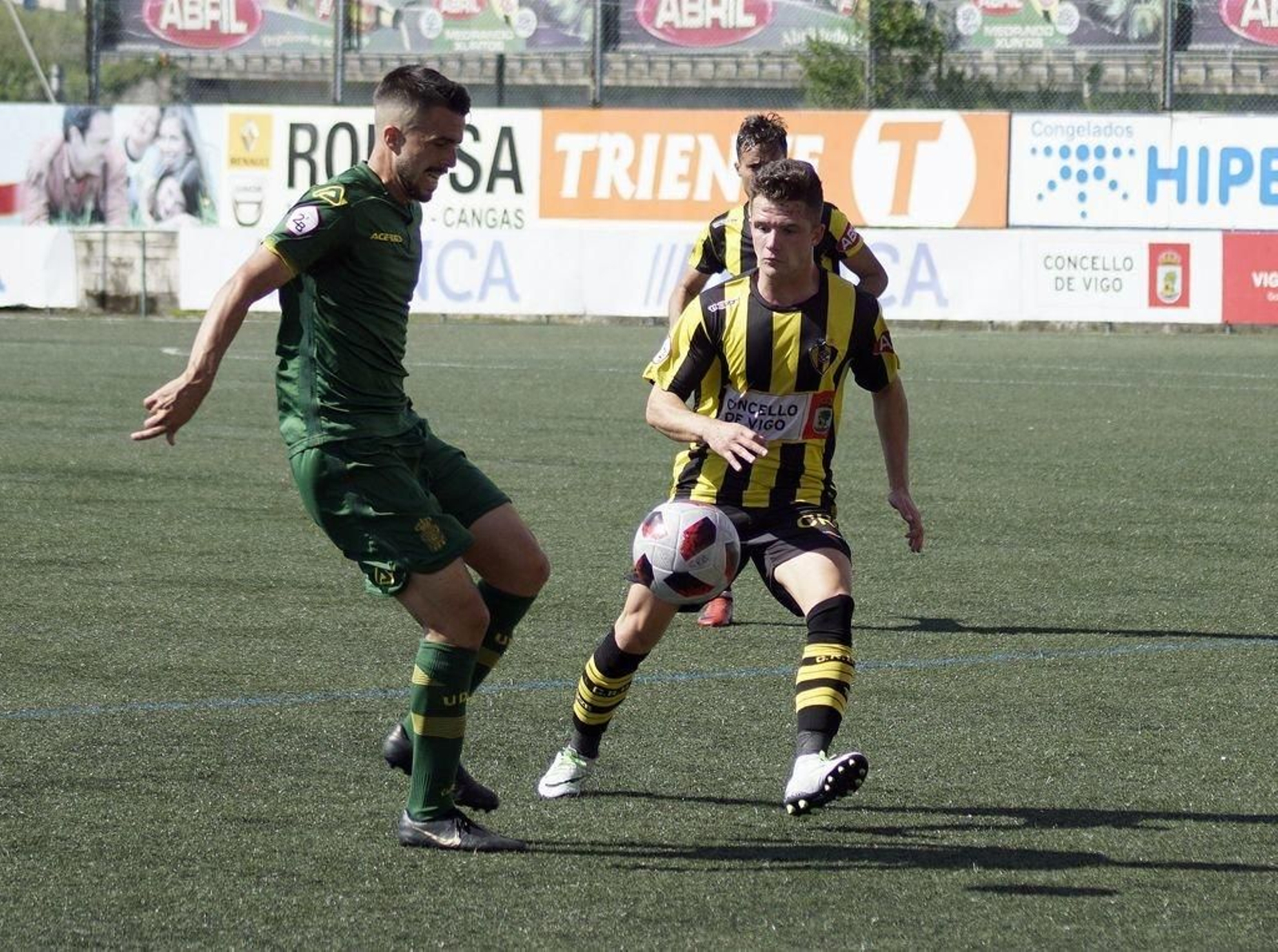 El Rápido de Bouzas necesita ganar y esperar otros resultados para no descender hoy mismo.