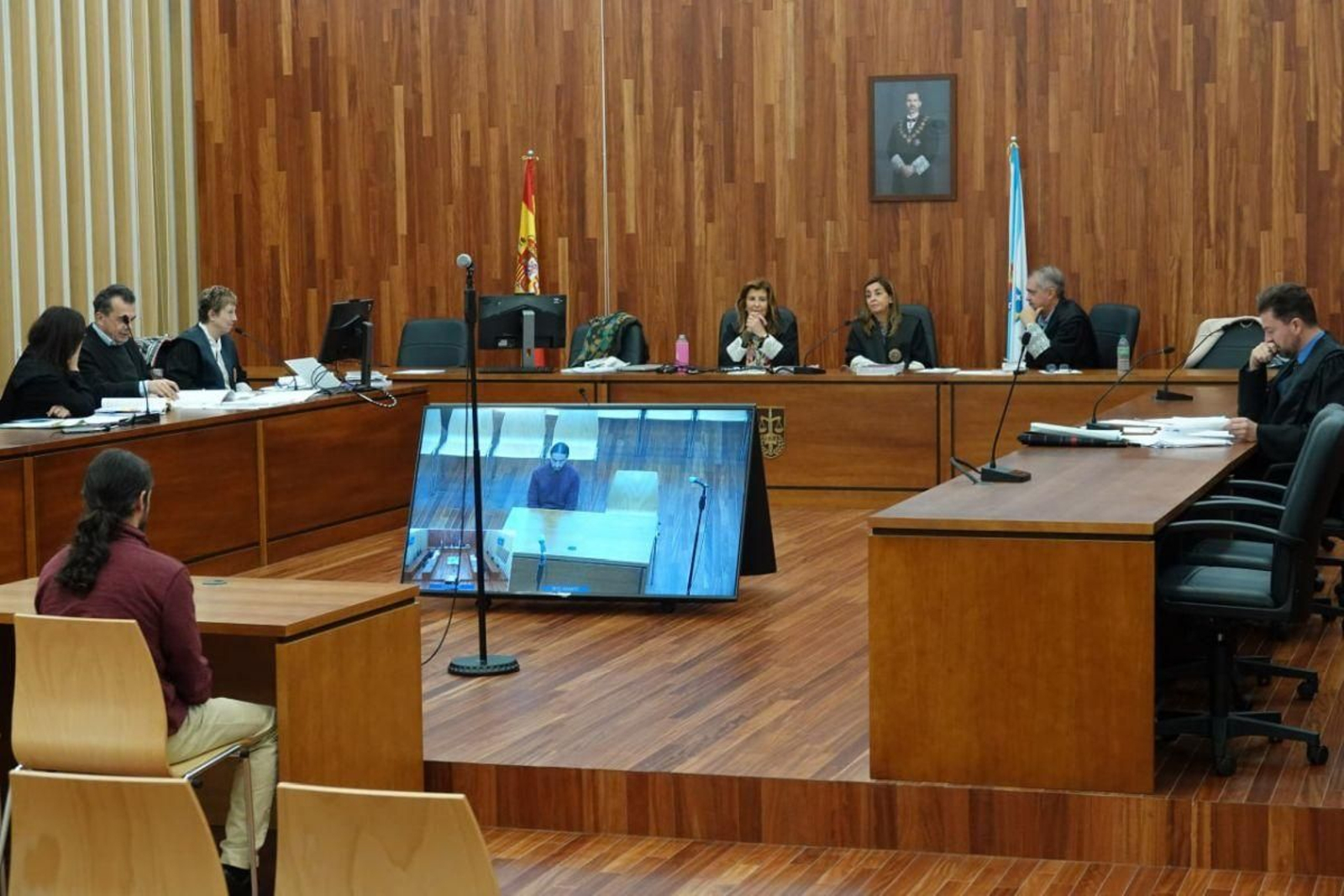 La vista contra un fisioterapeuta tuvo que pararse y suspenderse ayer por fallos en los micrófonos