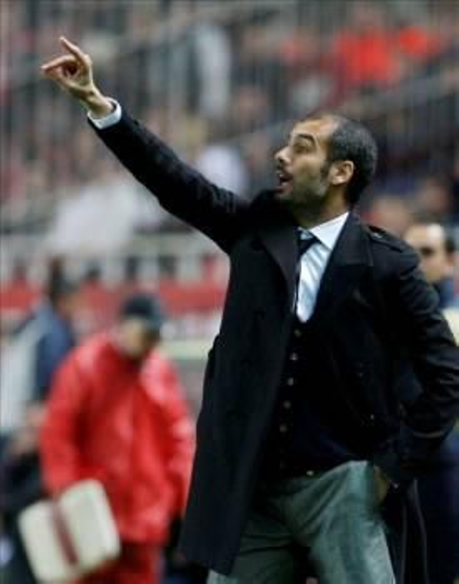 Pep Guardiola, durante un partido. (Foto: José Manuel Vidal)