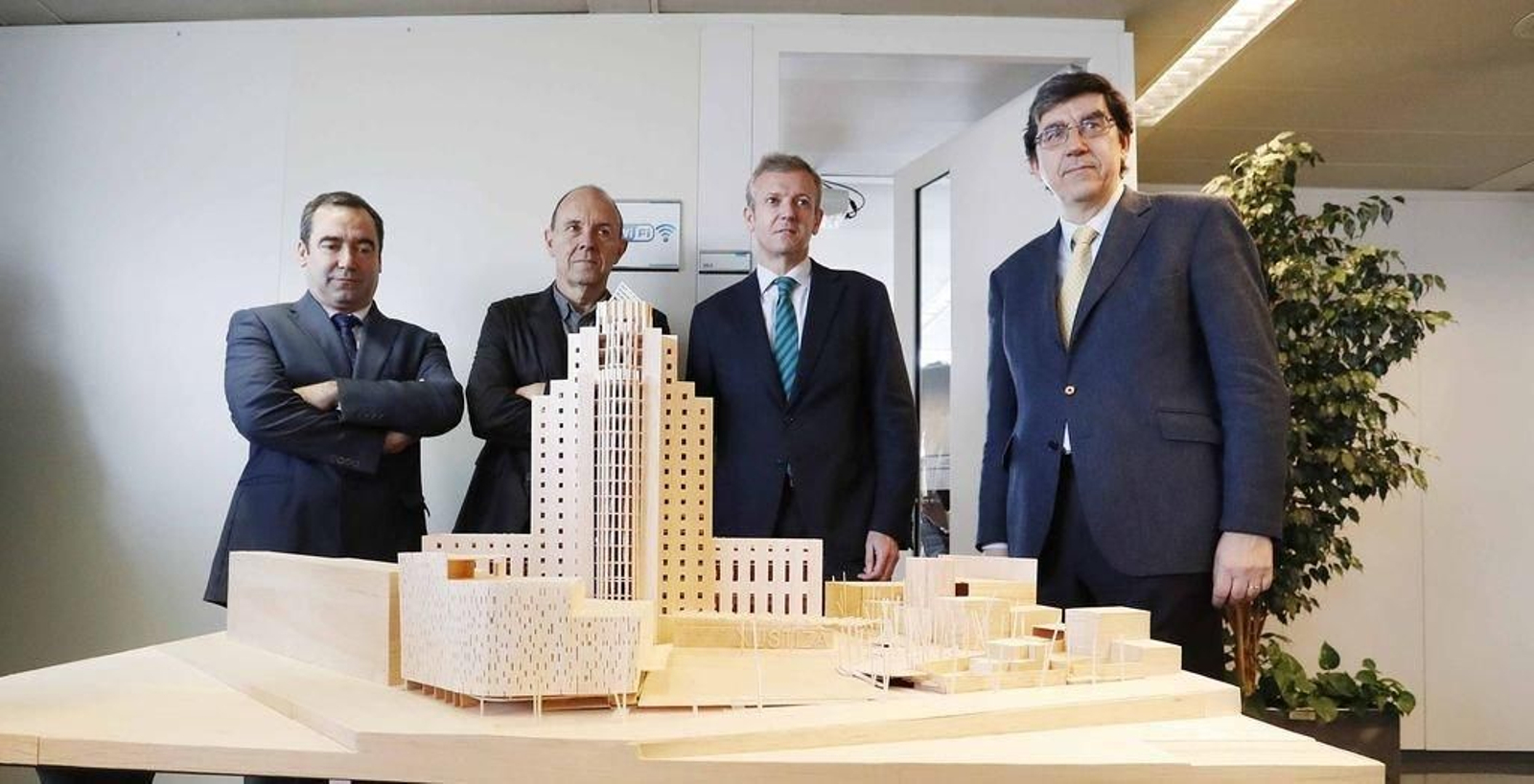 Riveiro (San José), Penela (arquitecto), el vicepresidente Rueda y López-Chaves (Xunta).