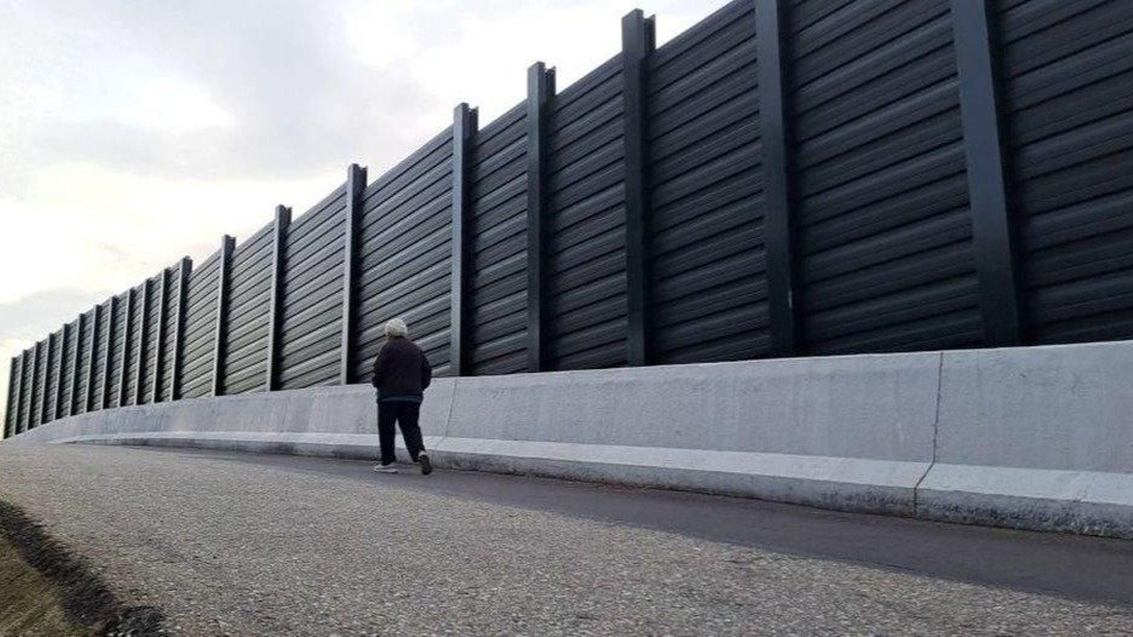 Imagen del muro, completamente opaco.