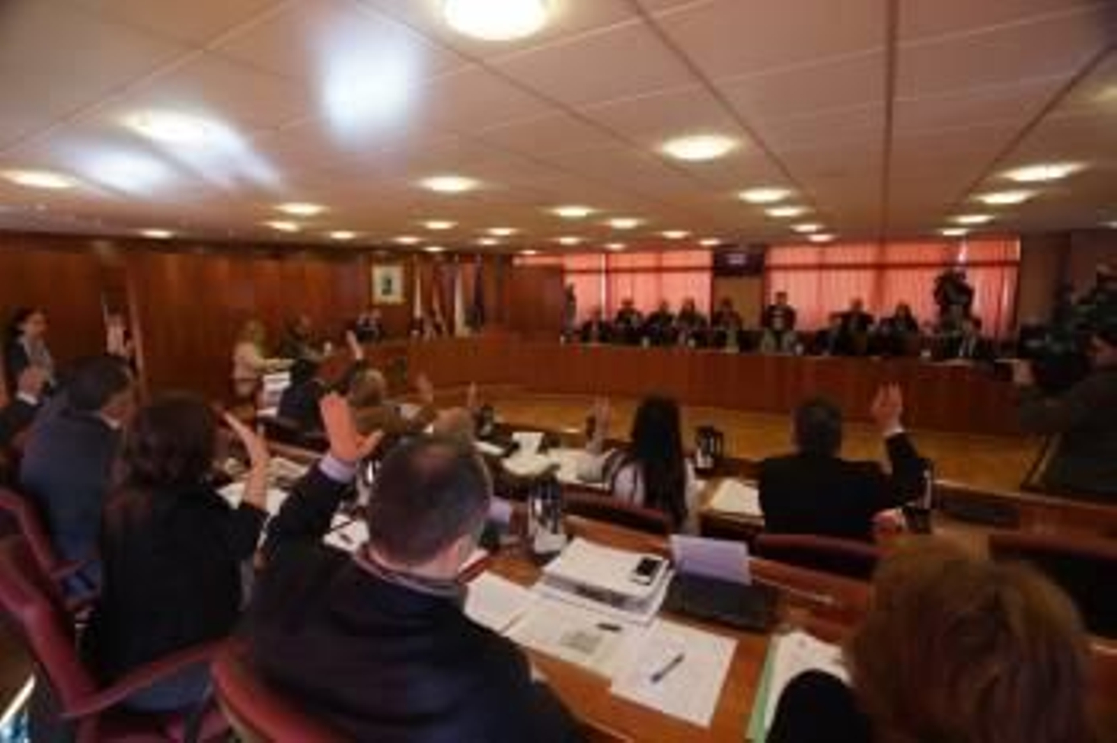 Momento en que la Corporación municipal viguesa procedía a votar la moción del BNG. (Foto: VICENTE)