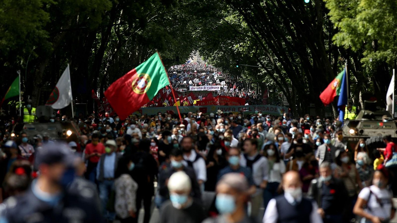 Marcha en recuerdo de la Revolución de los Claveles.