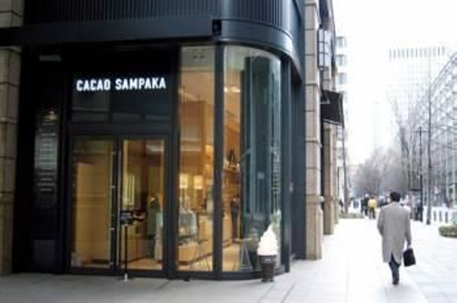 Tienda Cacao Sampaka en el distrito comercial de Marunouchi. Se trata de uno de los dos establecimientos que la citada firma de Vic (Barcelona) ha abierto en la capital japonesa, país en el que el chocolate es el producto estrella el día de San Valentín.