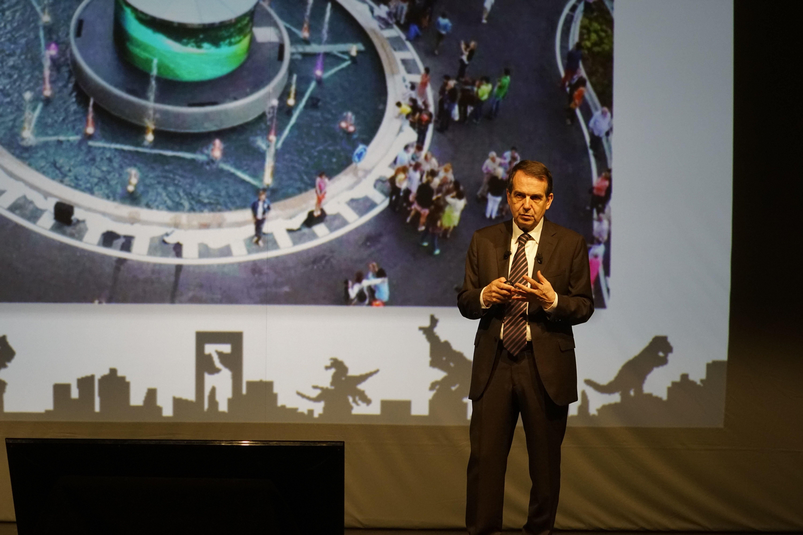 Abel Caballero desgranó las acciones de gobierno en el auditorio municipal