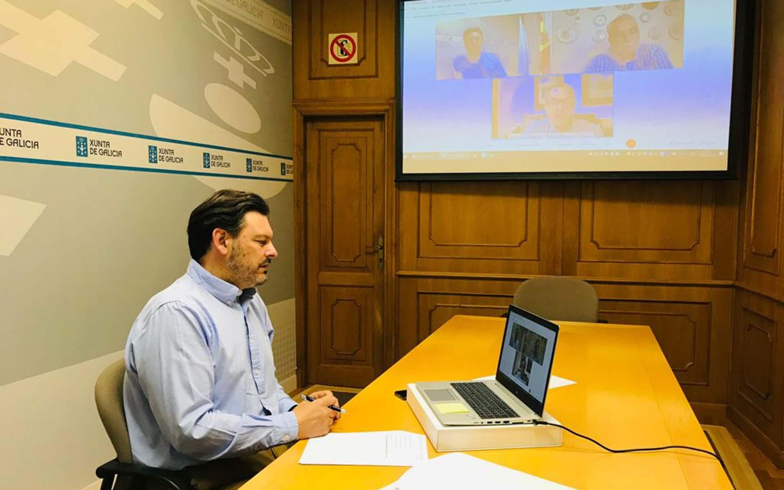 El secretario xeral da Emigración, en la videoconferencia con FEVEGA y la Hermandad Gallega de Venezuela en Caracas