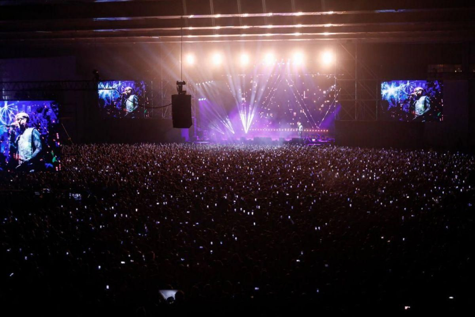 El pabellón multiusos de Ifevi, con 12.500 personas en el concierto de Quevedo.