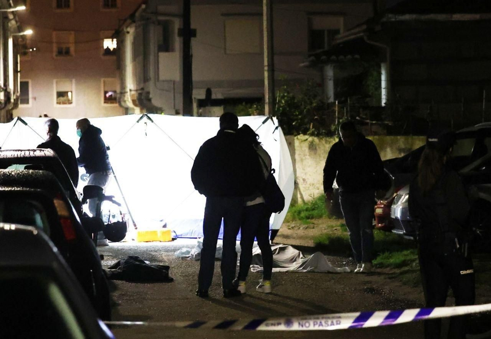 Momentos después del asesinato en la Rúa de Abaixo en Coia. // J.V. Landín