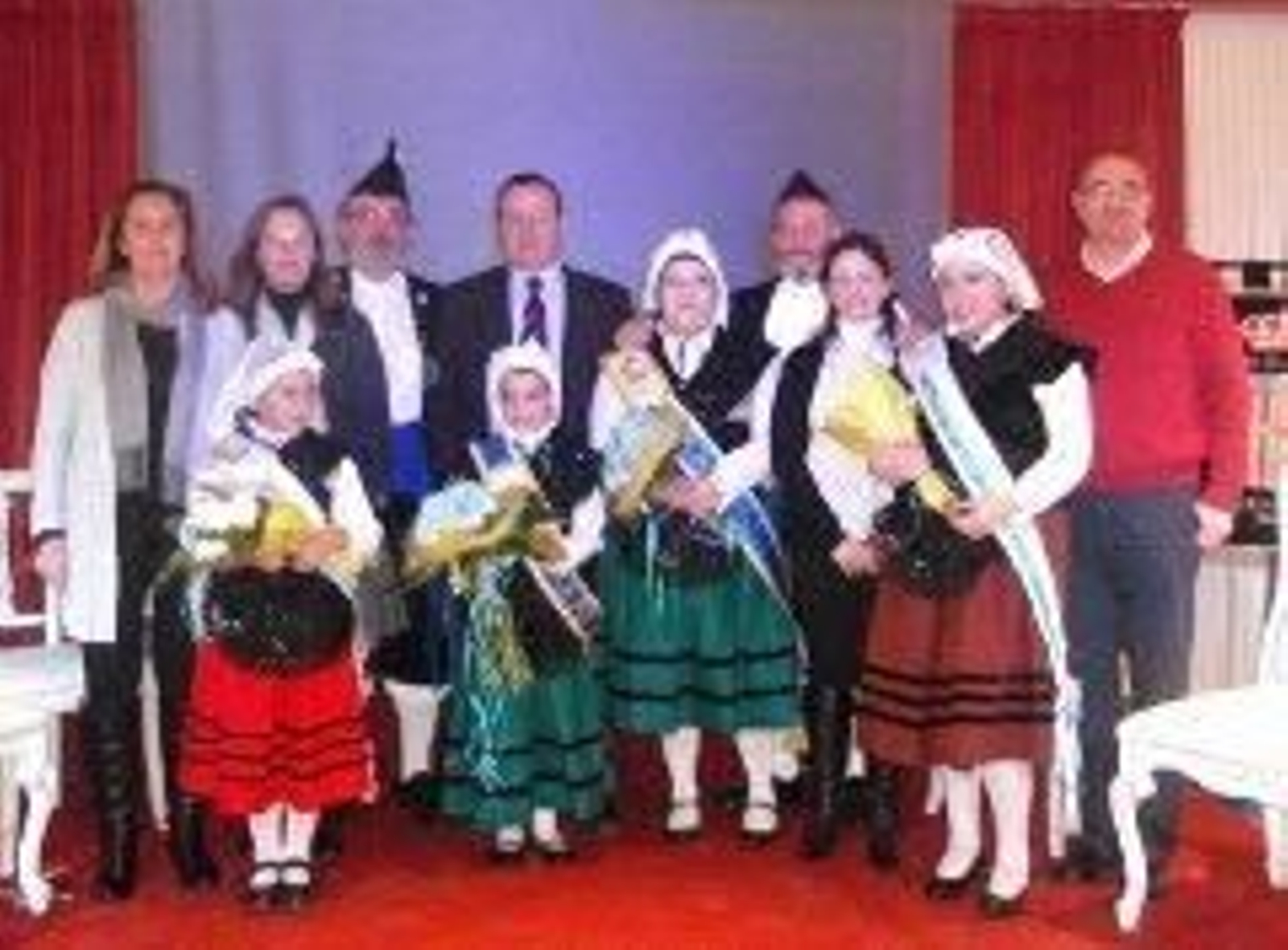 Las premiadas después de recibir el galardón.