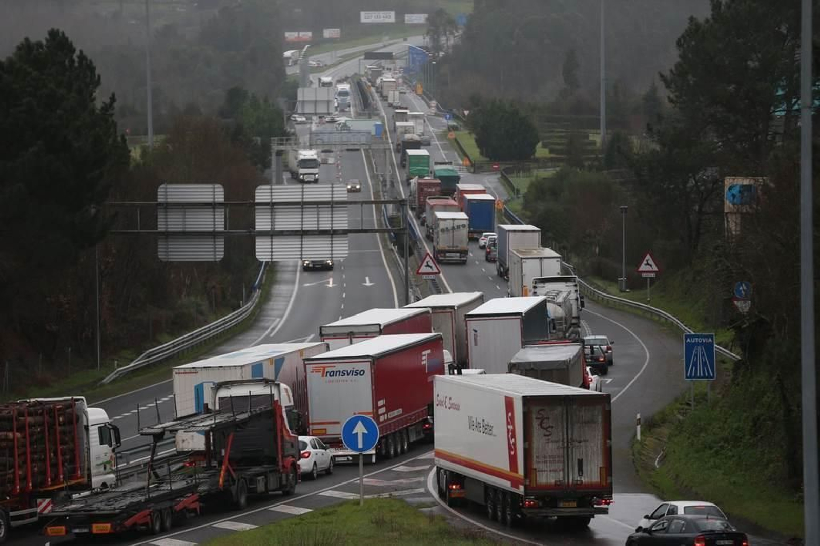 Colas kilométricas en la frontera de Tui para entrar en Portugal 6