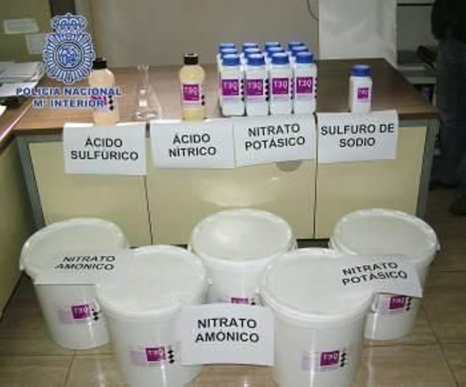 Imagen de los explosivos que el joven compró por internet.