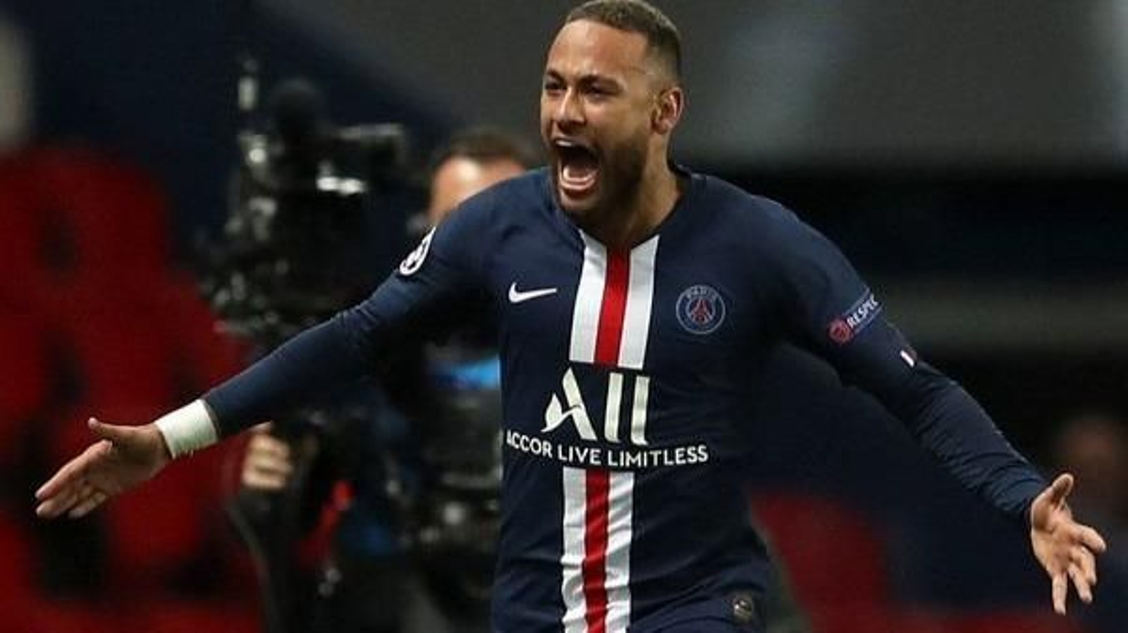 Neymar anotó el primer gol del partido en el Parque de los Príncipes.